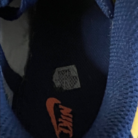 Nike Kids Shoes Yellow and Navy - Picture 7 of 13